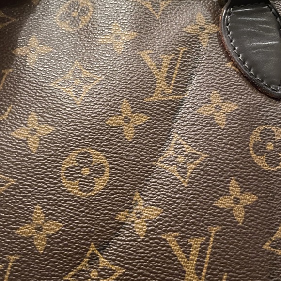Louis Vuitton's Horizontal Lockit Bag - Picture 13 of 13